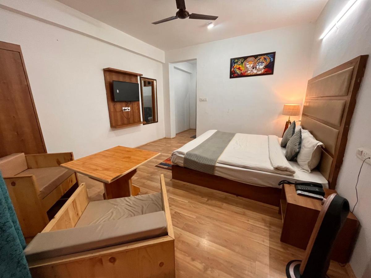 Hotel Beas River Retreat - A Riverside Hotel With Balcony Manāli Exterior foto